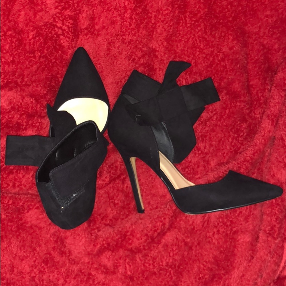 Black bow tie heels